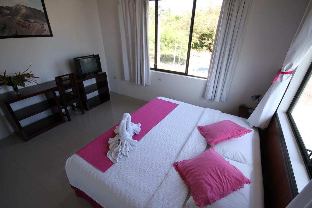 Hostal La Gran Tortuga Puerto Villamil Buitenkant foto