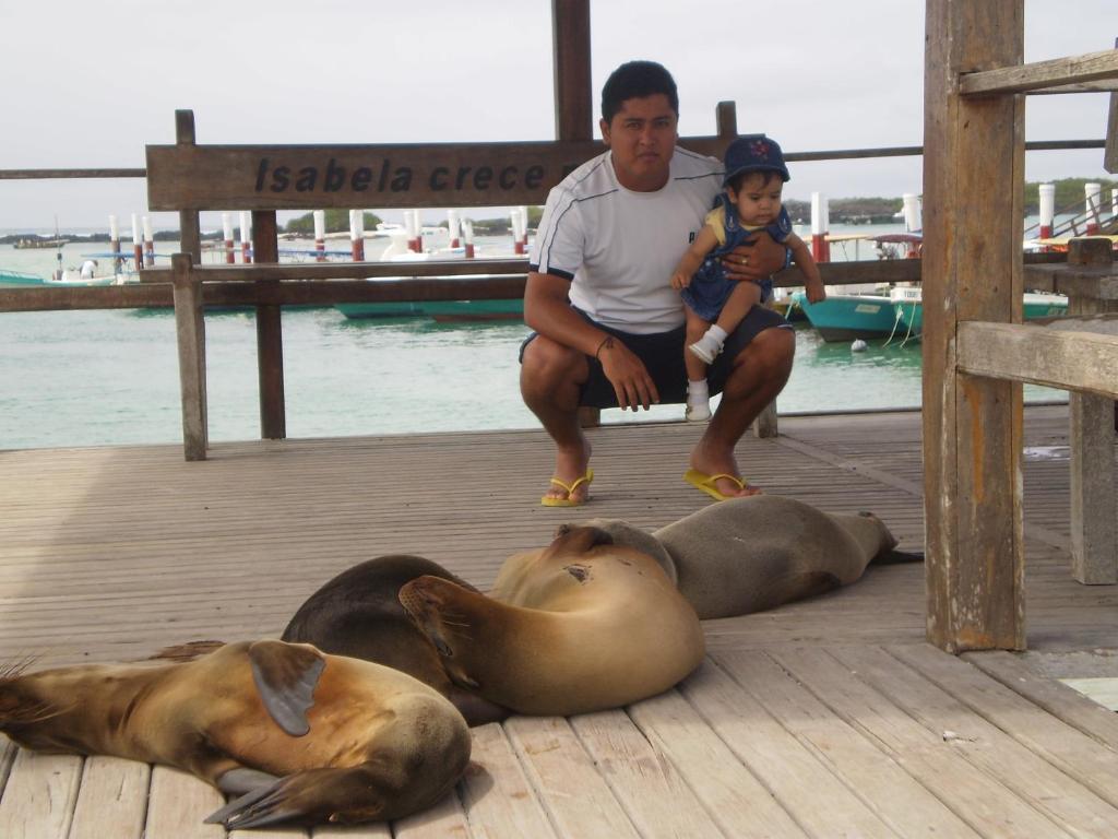 Hostal La Gran Tortuga Puerto Villamil Buitenkant foto