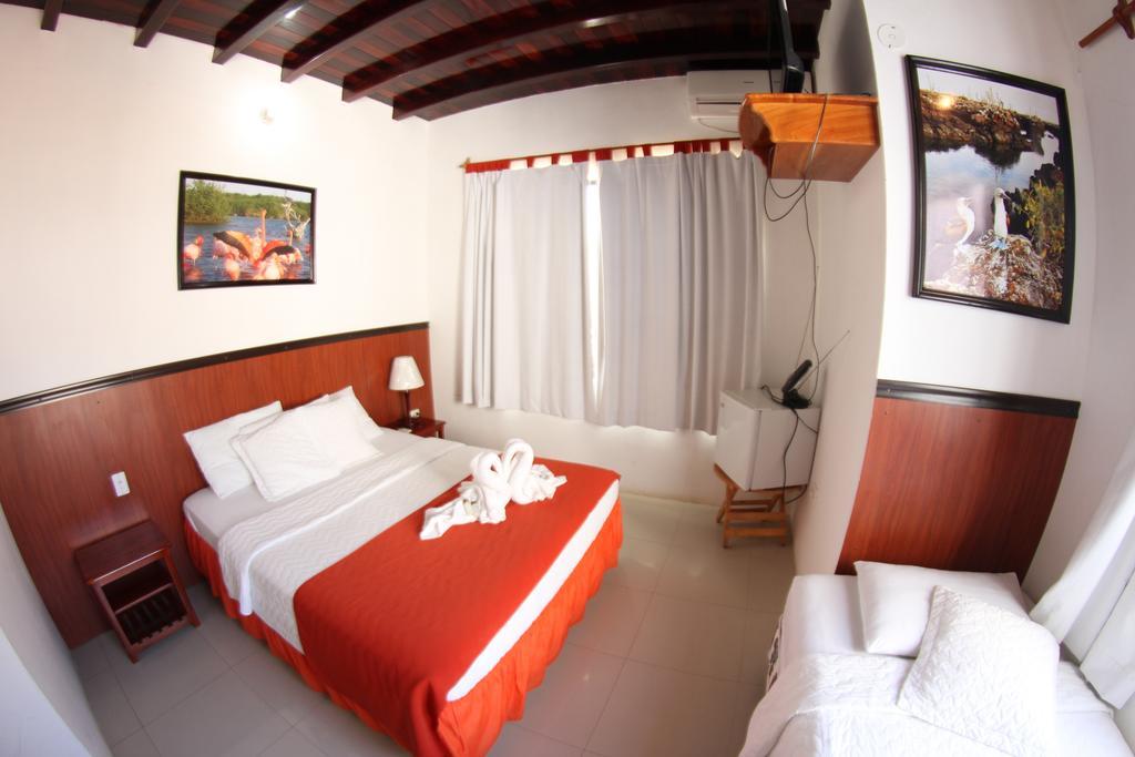 Hostal La Gran Tortuga Puerto Villamil Buitenkant foto