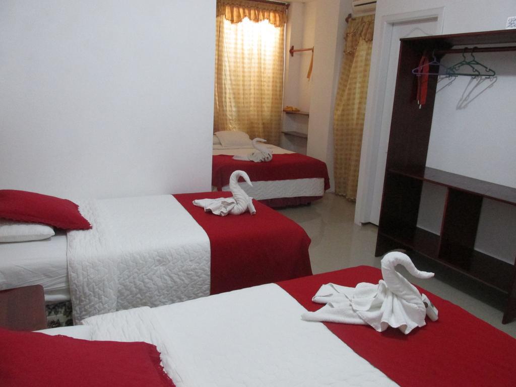 Hostal La Gran Tortuga Puerto Villamil Buitenkant foto
