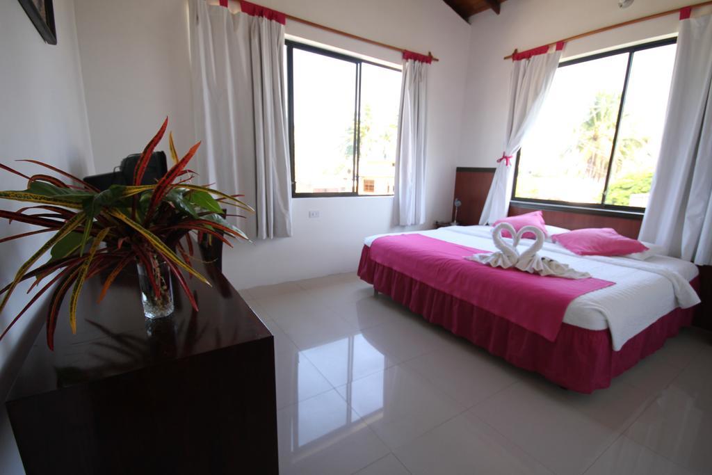 Hostal La Gran Tortuga Puerto Villamil Buitenkant foto