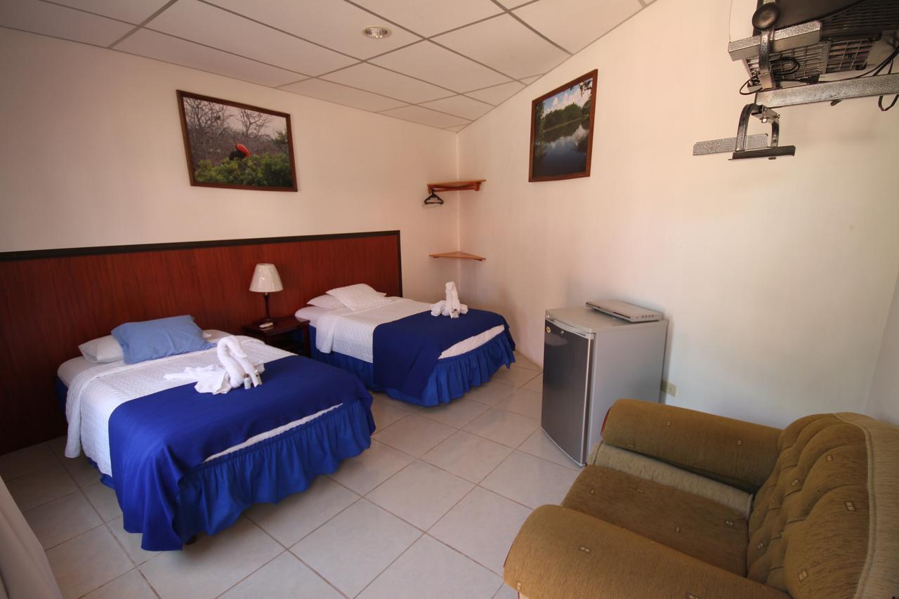 Hostal La Gran Tortuga Puerto Villamil Buitenkant foto