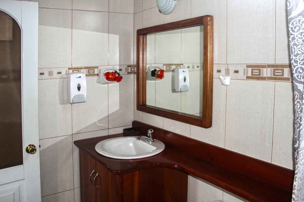 Hostal La Gran Tortuga Puerto Villamil Buitenkant foto
