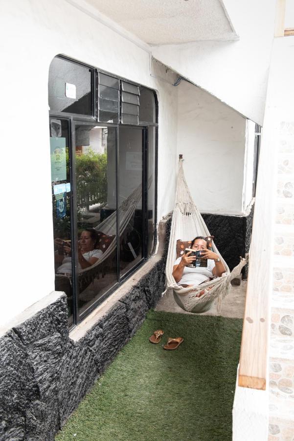 Hostal La Gran Tortuga Puerto Villamil Buitenkant foto